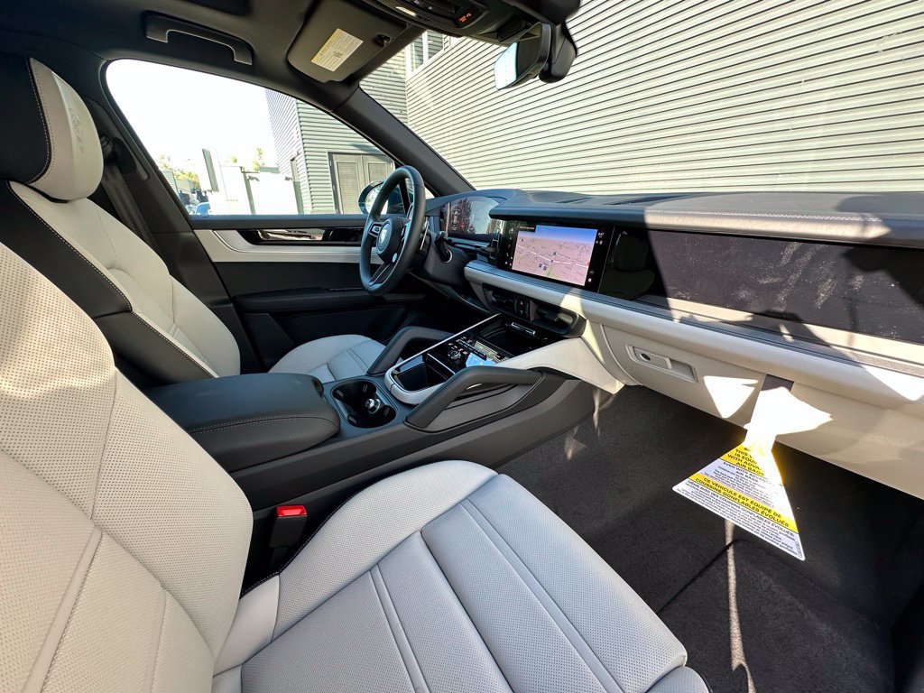 Certified 2026 Porsche Cayenne S AWD/4WD image 38