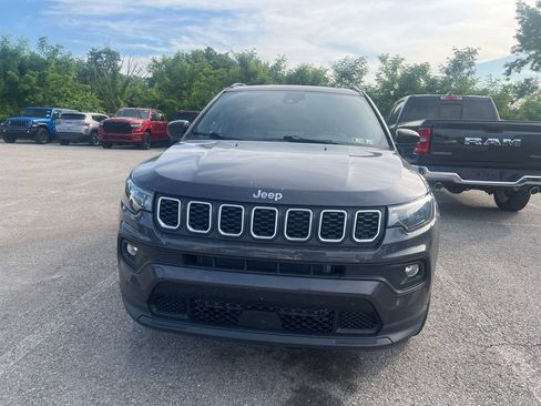 Used 2024 Jeep Compass Latitude w/ Sun and Sound Group AWD/4WD image 5