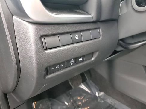 Used 2025 Nissan Rogue SV image 11