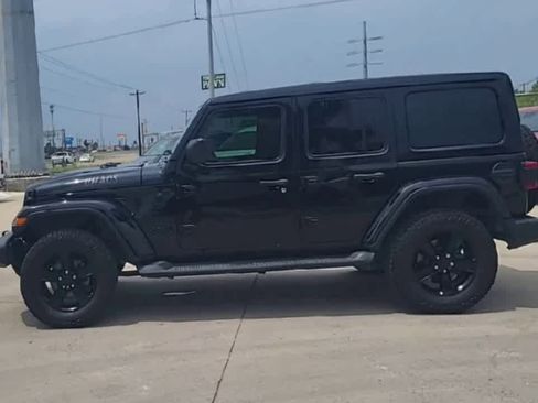 Used 2021 Jeep Wrangler Unlimited Sahara AWD/4WD image 5