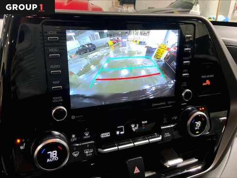 Certified 2021 Toyota Highlander XLE image 27