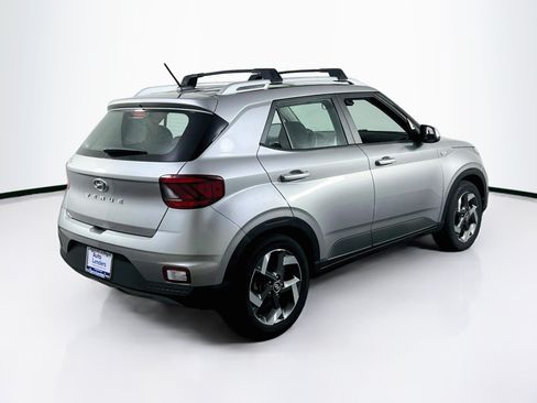Used 2023 Hyundai Venue SEL FWD image 5