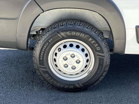 Used 2025 RAM ProMaster 2500 w/ Convenience Group FWD image 8