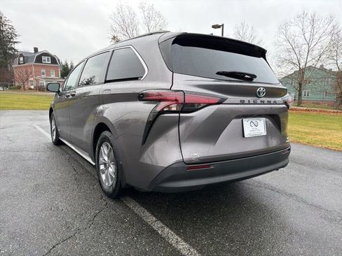 Used 2021 Toyota Sienna LE image 6