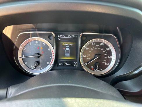 Used 2018 Nissan Titan SV w/ SV Convenience Package AWD/4WD image 14