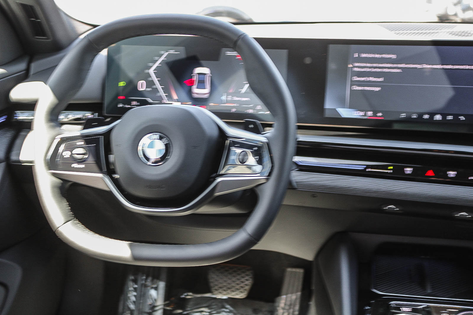 Used 2024 BMW 530i w/ Convenience Package RWD image 15