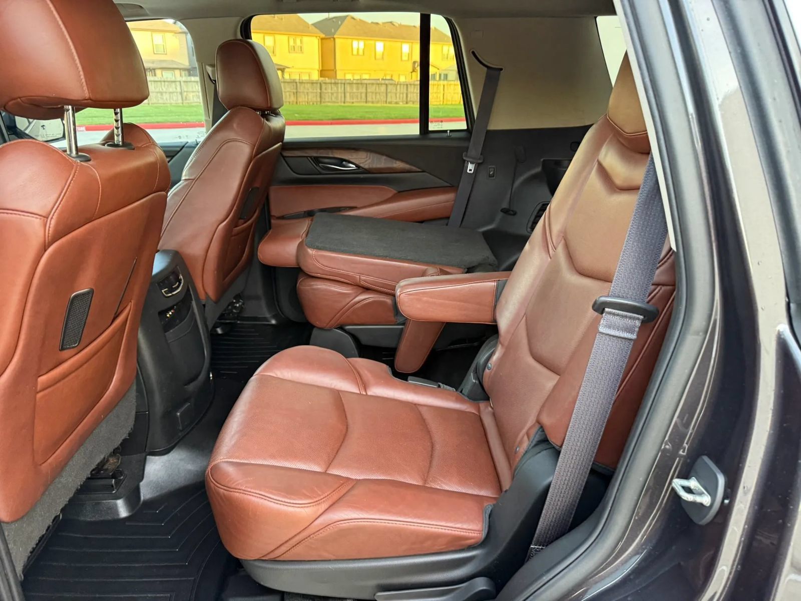 Used 2016 Cadillac Escalade Luxury AWD/4WD image 17