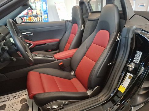 Used 2025 Porsche 718 Boxster RWD image 11