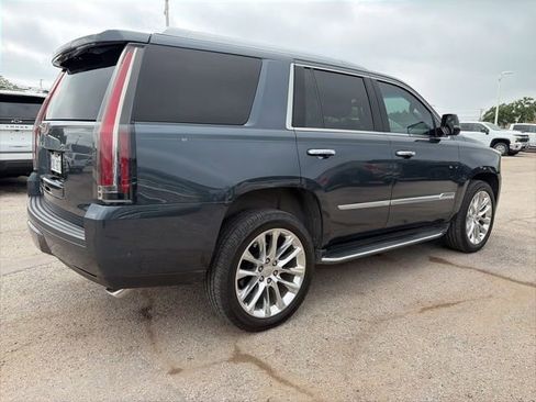 Used 2019 Cadillac Escalade Luxury RWD image 4