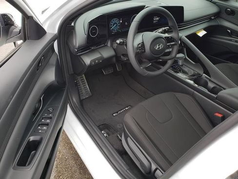 New 2025 Hyundai Elantra SEL image 9