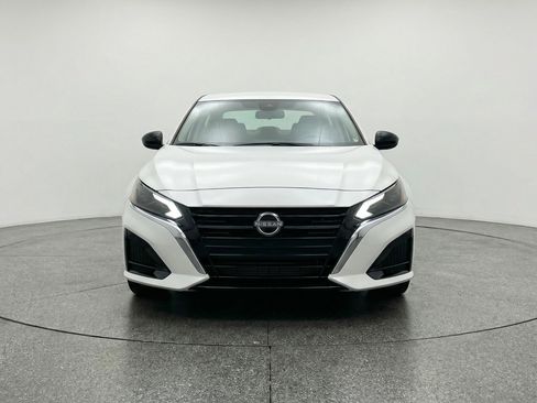 Used 2025 Nissan Altima 2.5 SV image 2