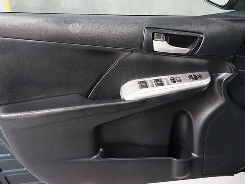 Used 2014 Toyota Camry SE FWD image 25