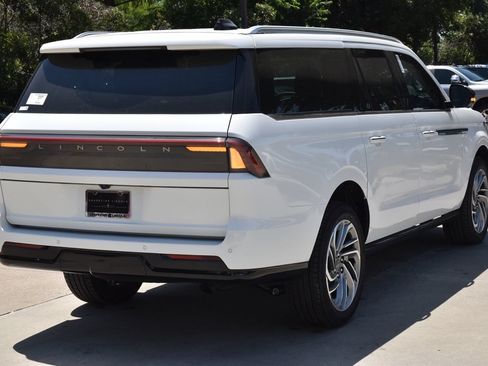 New 2026 Lincoln Navigator L Reserve AWD/4WD image 7