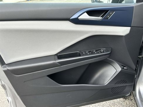 Used 2022 Volkswagen Taos SE image 14