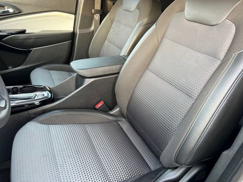 Used 2025 Chevrolet Trax LT image 10