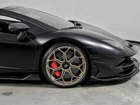 Used 2021 Lamborghini Aventador SVJ image 15