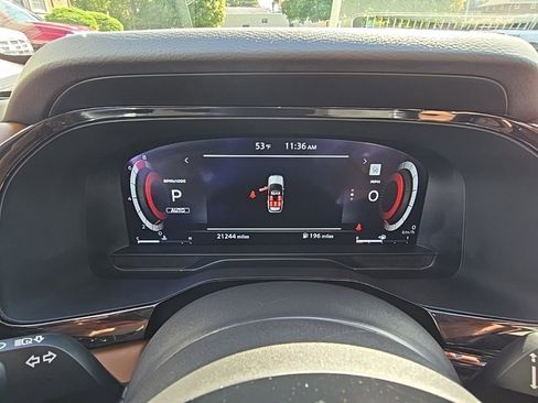 Used 2024 Nissan Pathfinder Platinum image 23