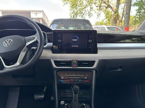 Used 2025 Volkswagen Taos SE FWD image 17