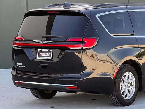 Used 2022 Chrysler Pacifica Touring-L FWD image 35