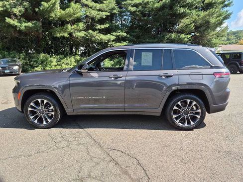 Certified 2022 Jeep Grand Cherokee Overland w/ Luxury Tech Group IV AWD/4WD image 9