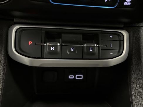 Used 2023 GMC Acadia SLE image 22