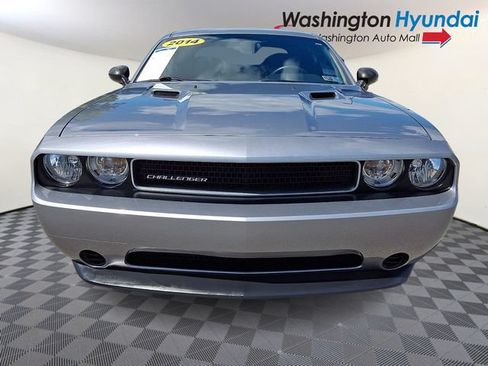 Used 2014 Dodge Challenger SXT RWD image 2