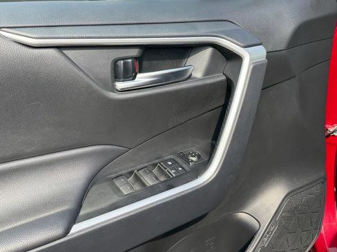 Used 2025 Toyota RAV4 XLE FWD image 15