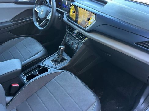 Used 2022 Volkswagen Taos SE image 16