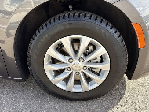 Used 2018 Chrysler Pacifica Touring Plus image 30