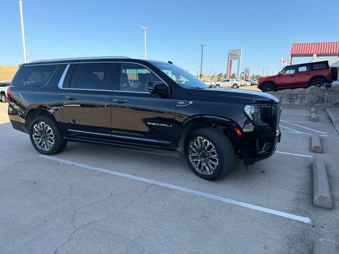 Used 2023 GMC Yukon XL Denali Ultimate AWD/4WD image 6