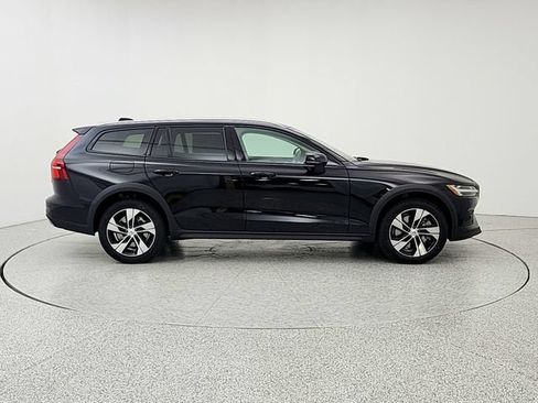 New 2026 Volvo V60 B5 Cross Country Plus w/ Climate Package AWD/4WD image 4