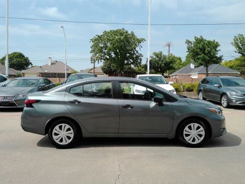 Used 2025 Nissan Versa S FWD image 5
