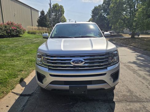 Used 2019 Ford Expedition XLT w/ Equipment Group 202A image 3