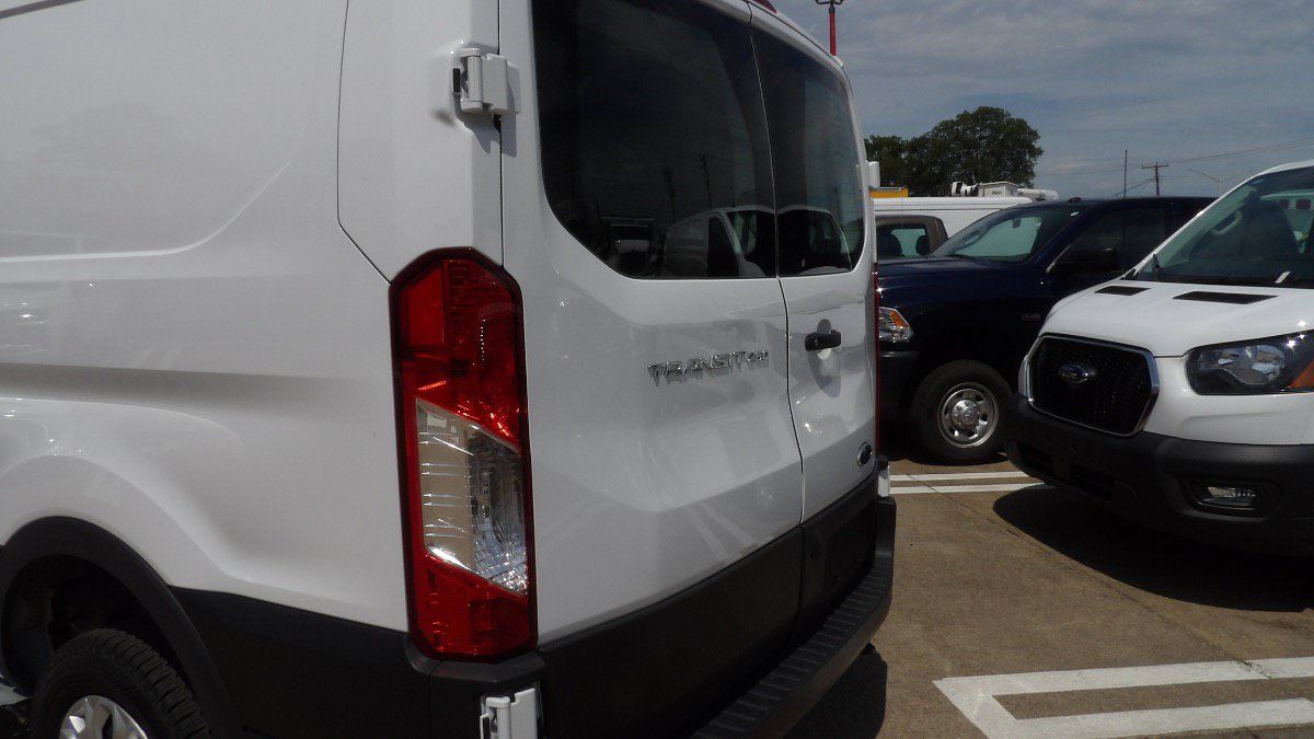 Used 2025 Ford Transit 250 Low Roof w/ Exterior Upgrade Package RWD image 4