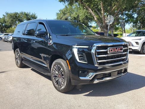 Certified 2025 GMC Yukon XL Elevation AWD/4WD image 8