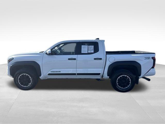 Used 2024 Toyota Tacoma TRD Off-Road w/ TRD Off Road Premium Package AWD/4WD image 2