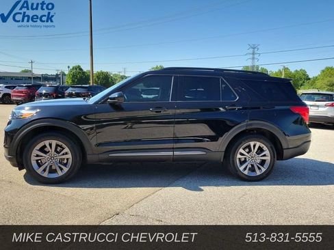 Used 2022 Ford Explorer XLT w/ Equipment Group 202A AWD/4WD image 2