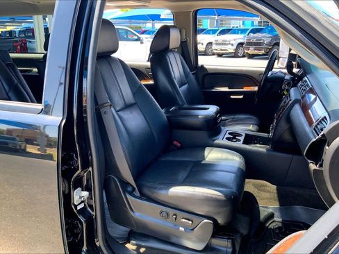 Used 2008 Chevrolet Suburban 2500 LT AWD/4WD image 8