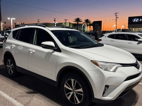Used 2018 Toyota RAV4 XLE image 2