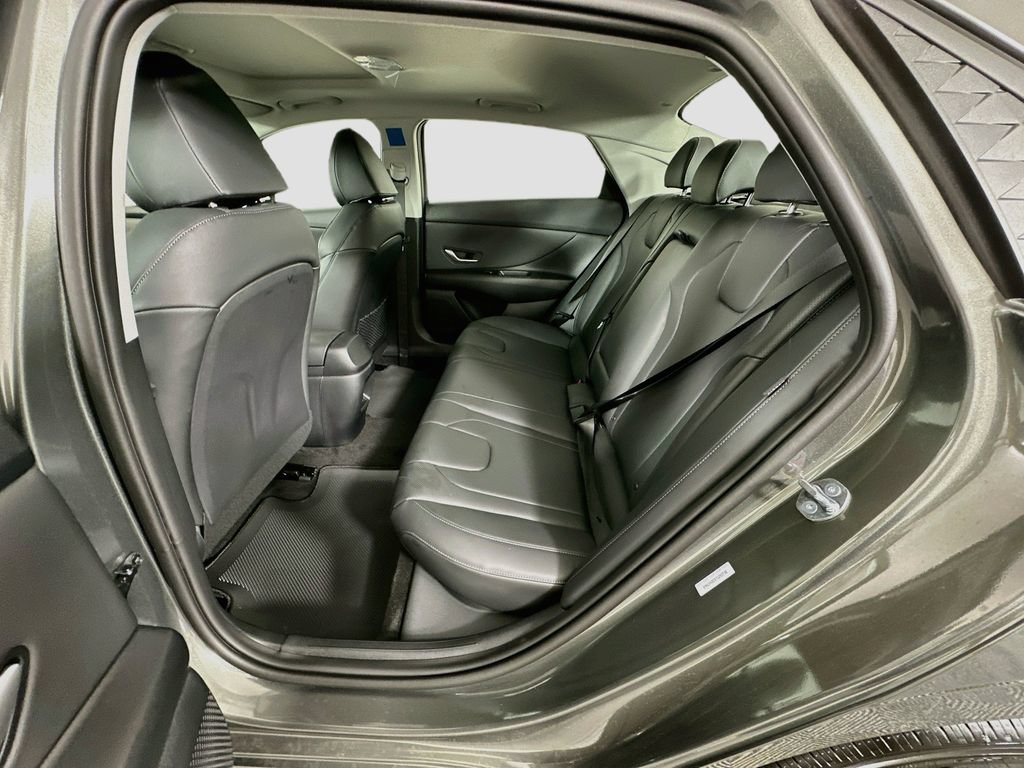 New 2026 Hyundai Elantra Limited FWD image 17