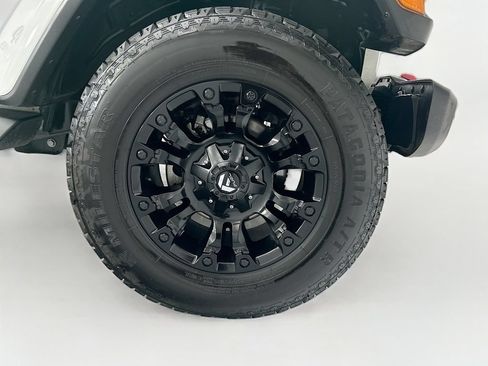 Used 2021 Jeep Wrangler Unlimited Sahara AWD/4WD image 31