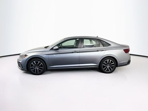 Used 2025 Volkswagen Jetta SE FWD image 4