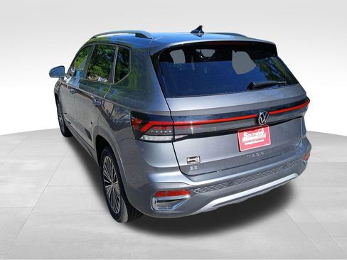 New 2026 Volkswagen Taos SE FWD image 3