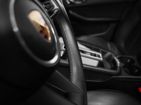 Certified 2022 Porsche Macan AWD/4WD image 30