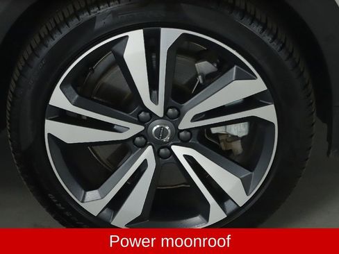 Used 2025 Volvo V60 B5 Cross Country Plus image 11