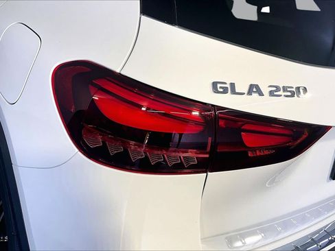 New 2026 Mercedes-Benz GLA 250 4MATIC image 5
