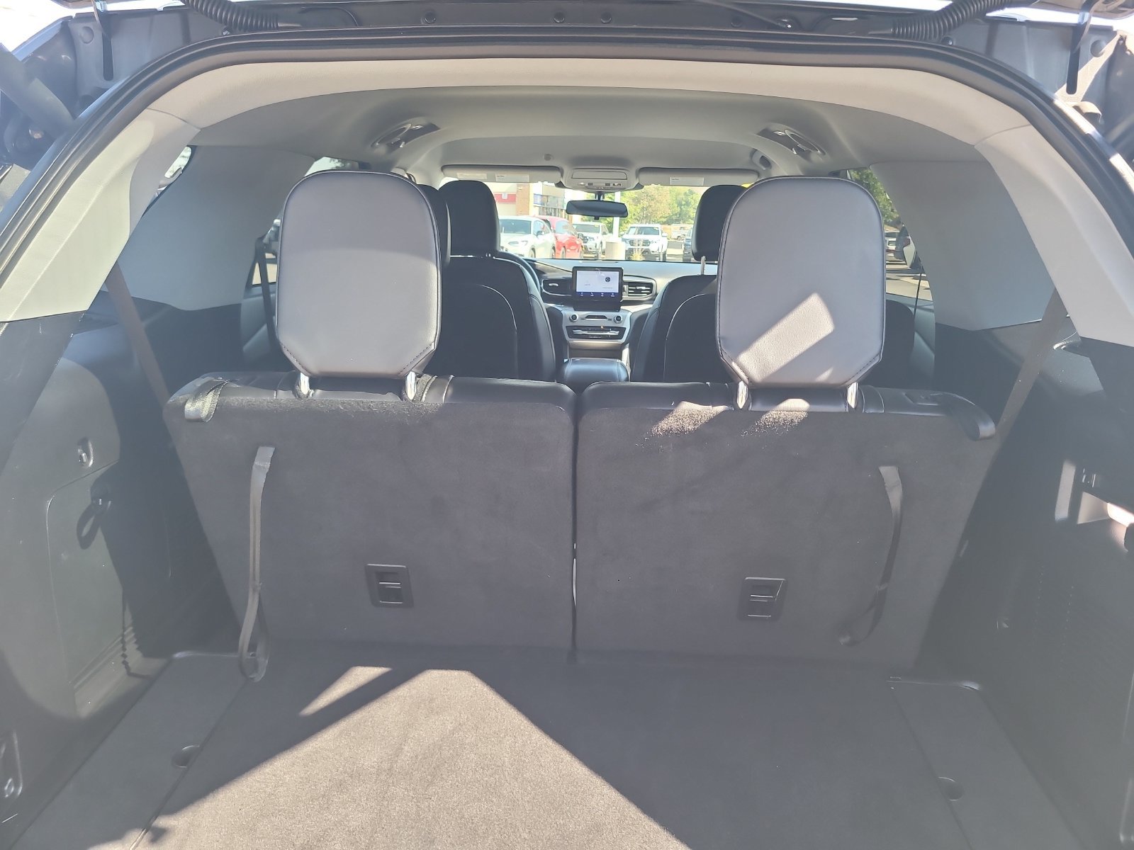 Used 2021 Ford Explorer XLT w/ Equipment Group 202A RWD image 25
