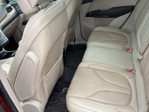 Used 2018 Lincoln MKC Select FWD image 5