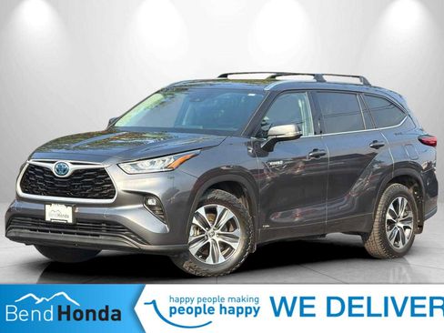 Used 2020 Toyota Highlander XLE AWD/4WD image 1