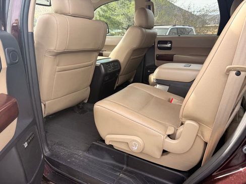 Used 2016 Toyota Sequoia Platinum image 9
